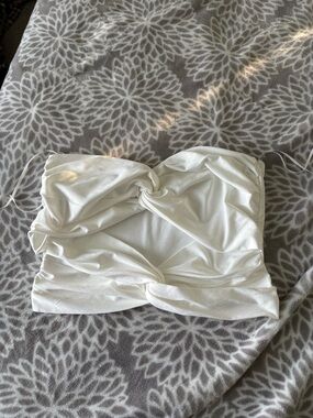 vestique White Twist-Front Strapless Crop Top